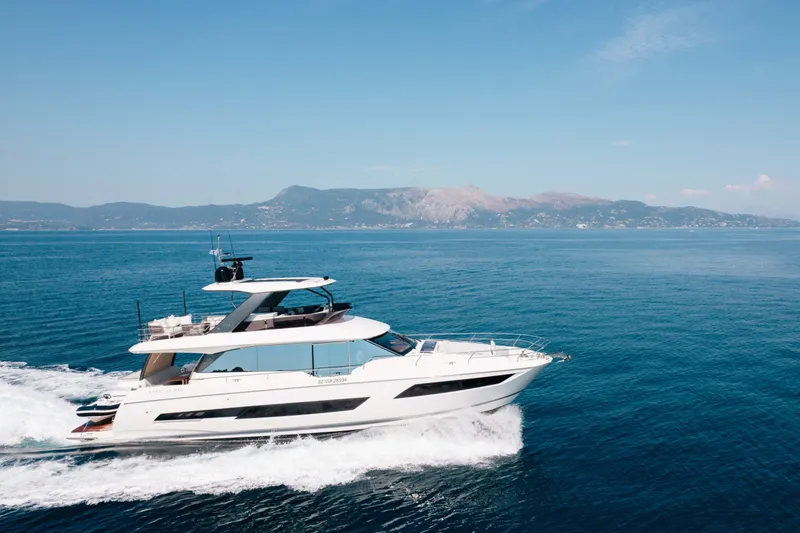 690 Flybridge Yacht Photos Pics 
