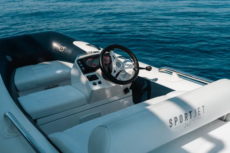 690 Flybridge Yacht Photos Pics 