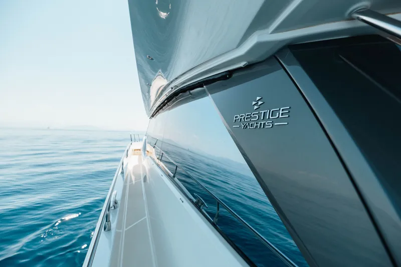 690 Flybridge Yacht Photos Pics 