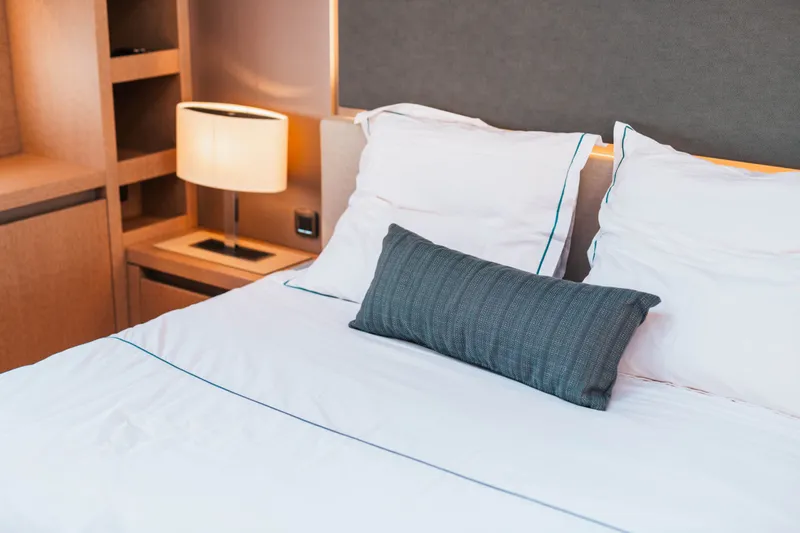 690 Flybridge Yacht Photos Pics 