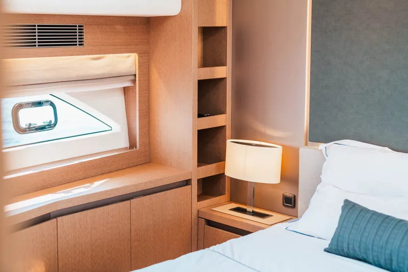 690 Flybridge Yacht Photos Pics 