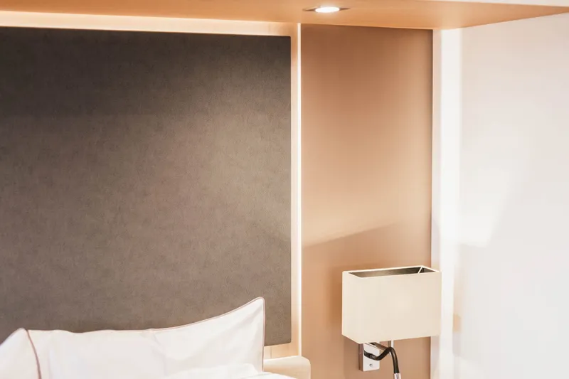 690 Flybridge Yacht Photos Pics 