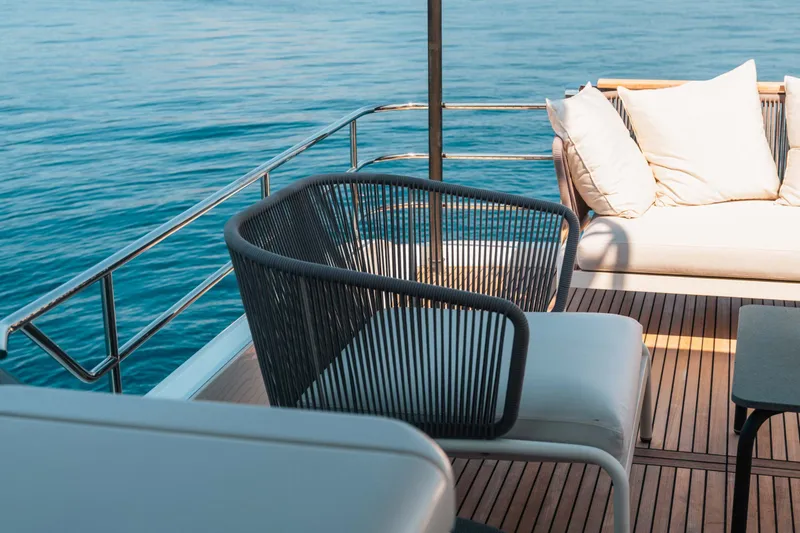 690 Flybridge Yacht Photos Pics 