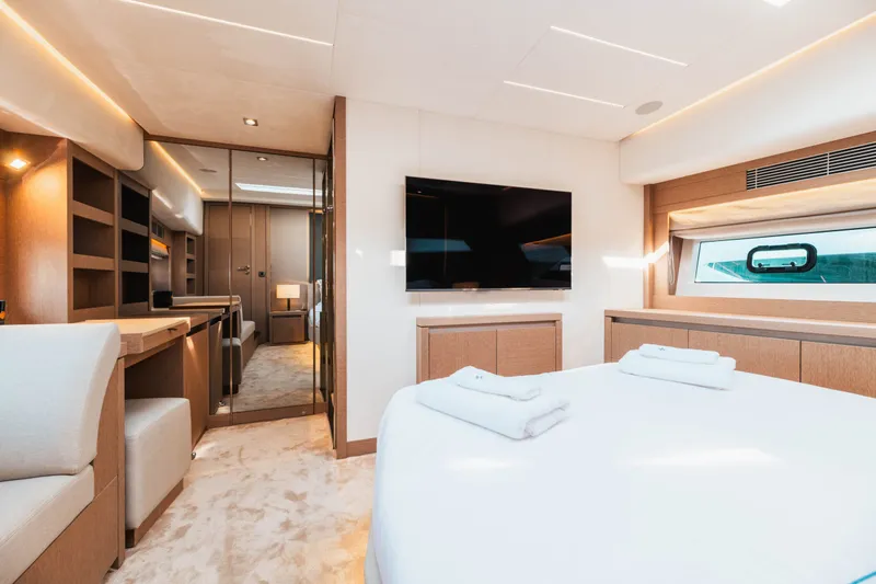 690 Flybridge Yacht Photos Pics 
