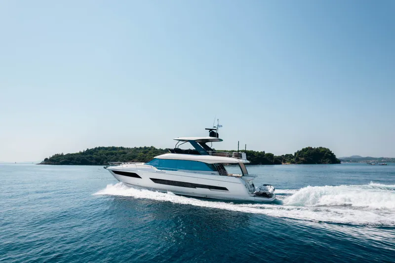 690 Flybridge Yacht Photos Pics 