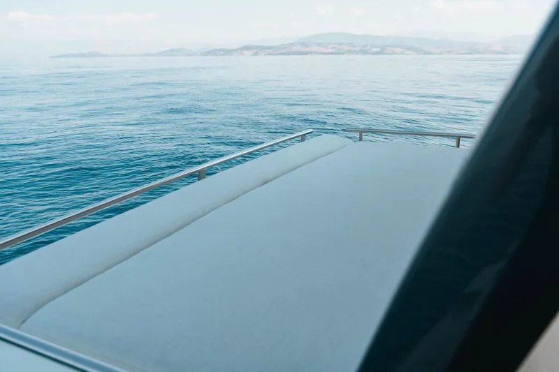 690 Flybridge Yacht Photos Pics 