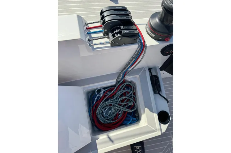 Sortie Yacht Photos Pics Sailing equipment on 2023 Saffier 33 Life yacht, featuring ropes and winches.