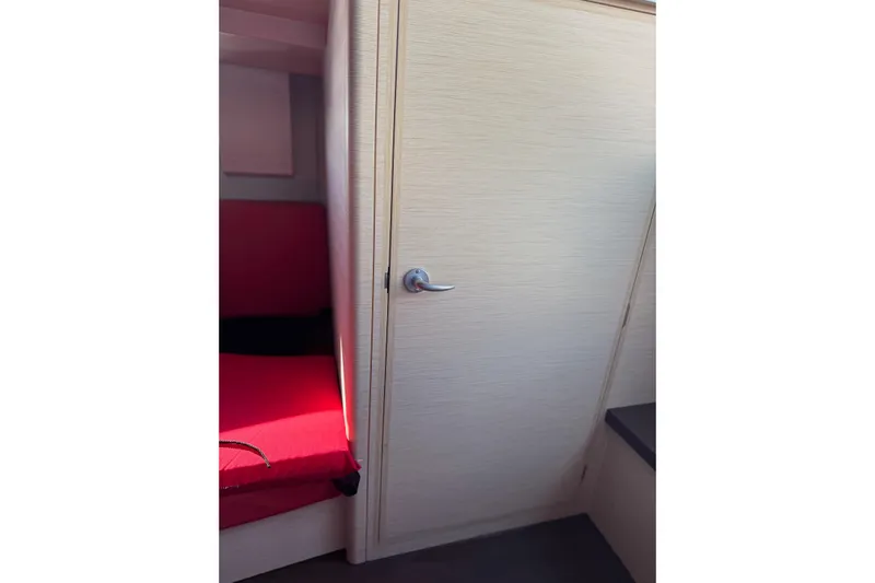 Sortie Yacht Photos Pics Interior of 2023 Saffier 33 Life yacht, featuring a closed cabin door and red seating.