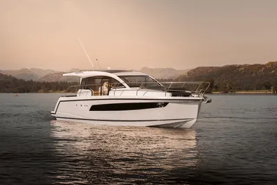 Sealine C335