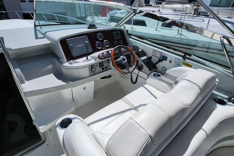 Reduced! Yacht Photos Pics 2005 Formula 400 Super Sport boat cockpit with white seating and modern dashboard controls.