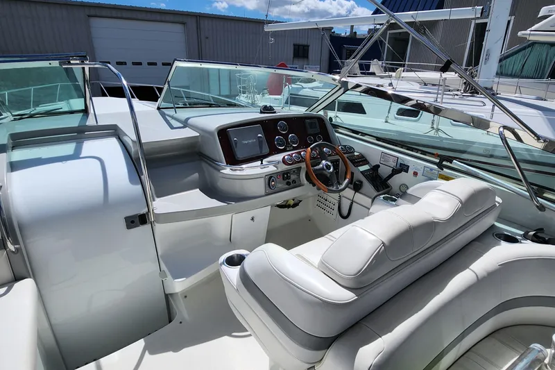 Reduced! Yacht Photos Pics 2005 Formula 400 Super Sport boat cockpit with modern controls and plush seating.