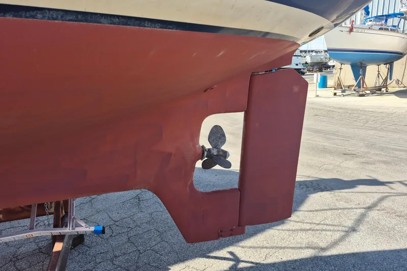 Felicity Yacht Photos Pics 1997 Pacific Seacraft 34 sailboat hull and propeller in dry dock.