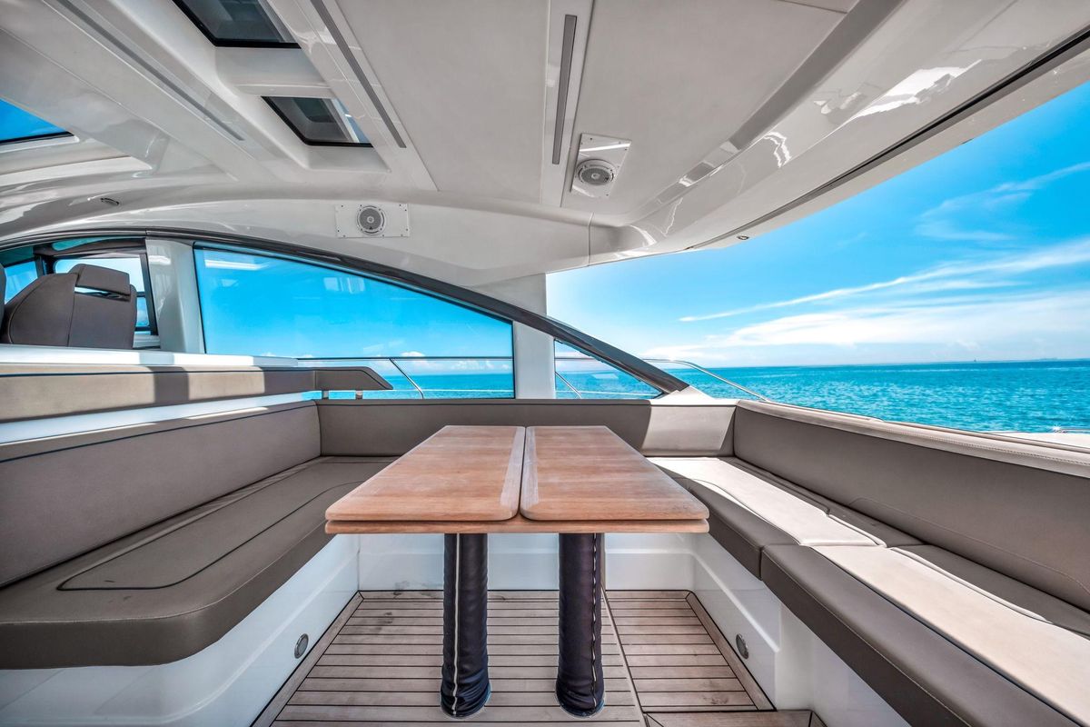 2018 Fairline 53 