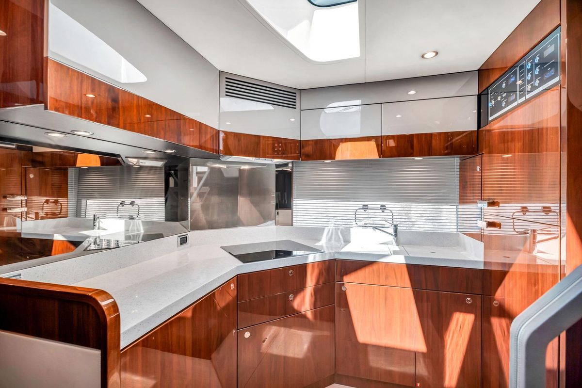 2018 Fairline 53 