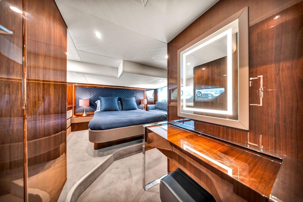 2018 Fairline 53 