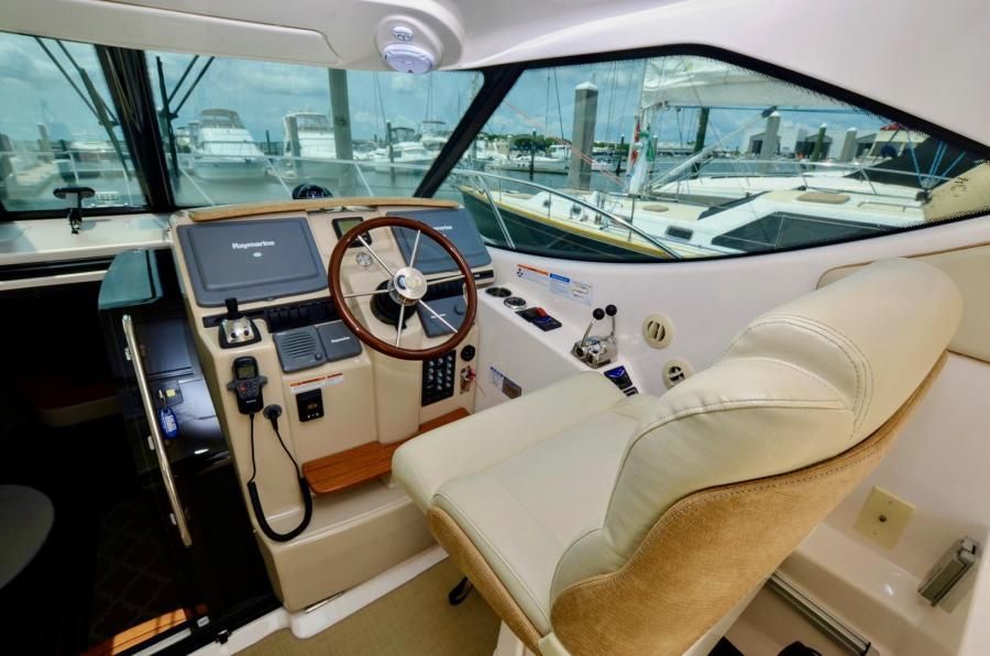 2008 Tiara Yachts 3500 Sovran