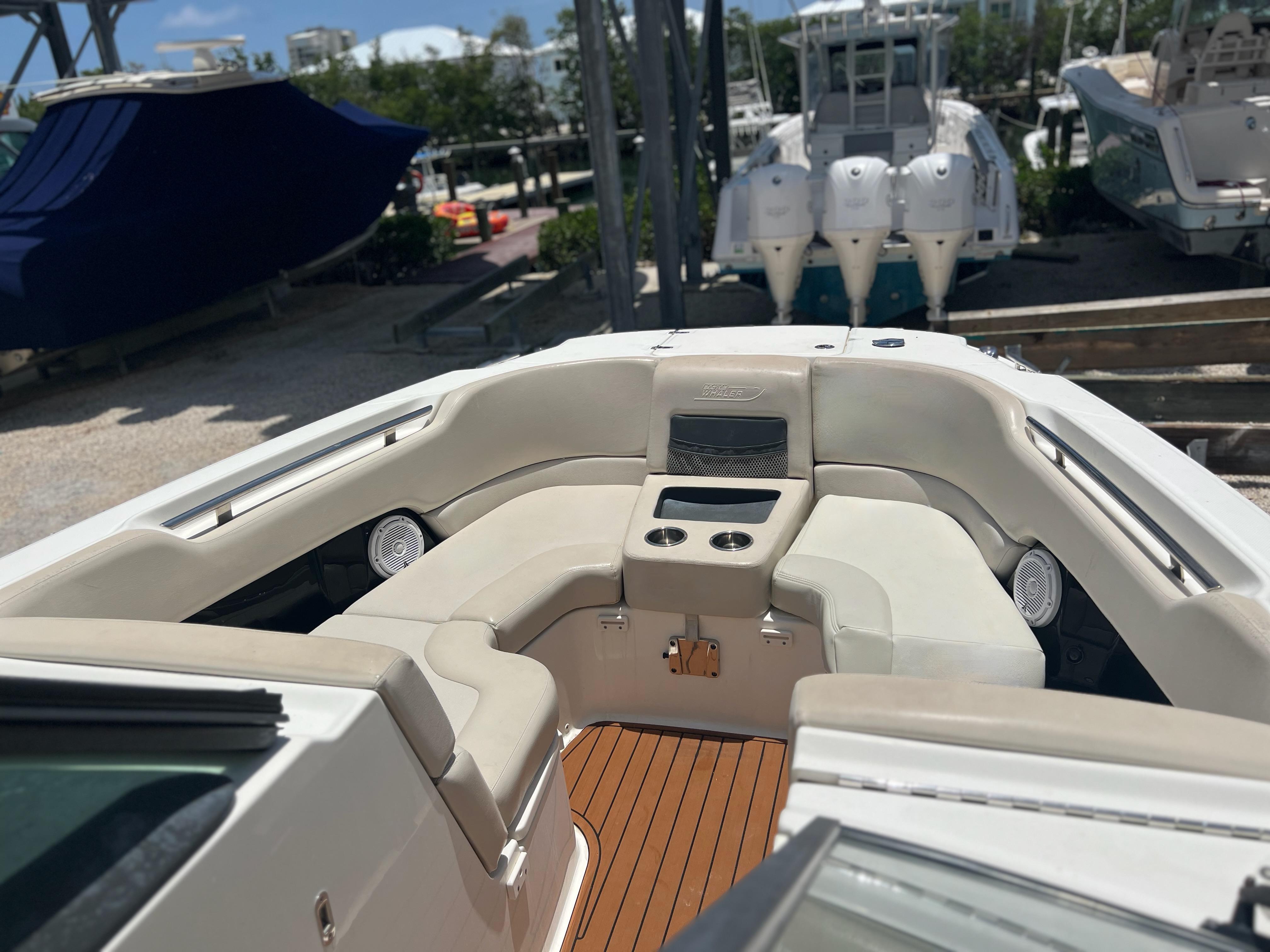 2014 Boston Whaler 270 Vantage Dual Console for sale - YachtWorld