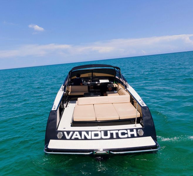 2016 VanDutch 40