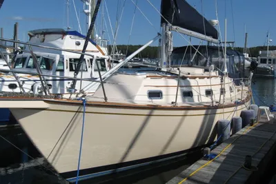 Island Packet 32