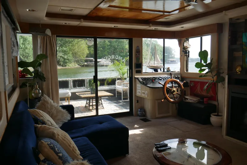  Yacht Photos Pics Interior of a 1996 STARDUST Cruiser houseboat with cozy seating and scenic lake view.