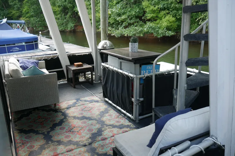  Yacht Photos Pics Cozy 1996 STARDUST Cruiser boat interior with seating, rug, and river view.