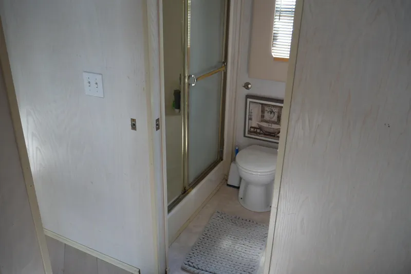  Yacht Photos Pics Bathroom interior of 1996 STARDUST Cruiser with shower and toilet.