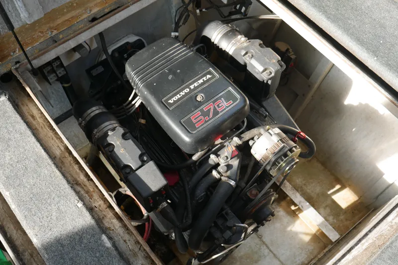  Yacht Photos Pics Volvo Penta 5.7 GL engine in 1996 STARDUST Cruiser boat.
