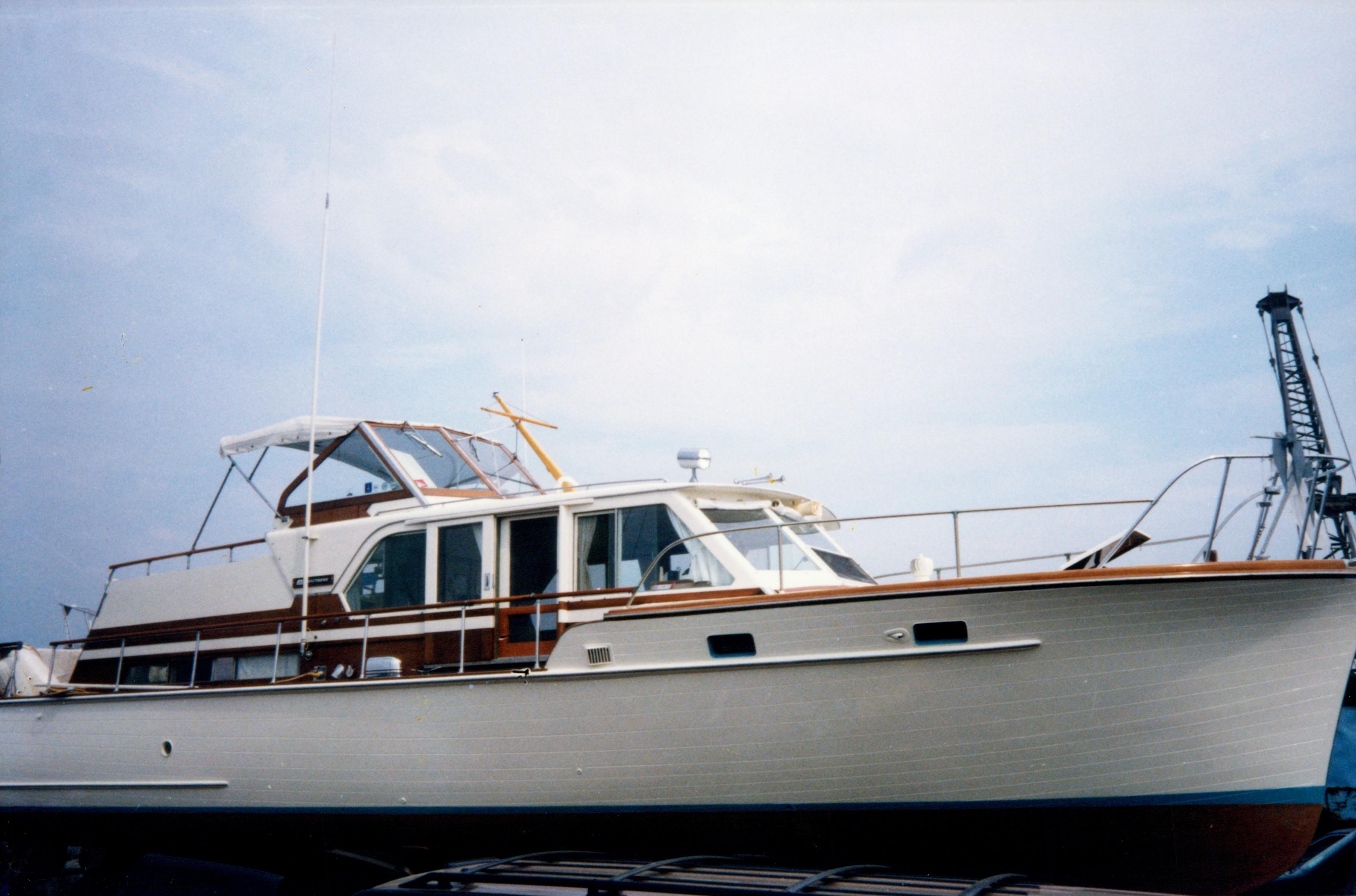 cabin cruiser sailboat