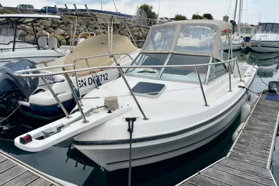 1993 Robalo 2160 Cuddy Cabin