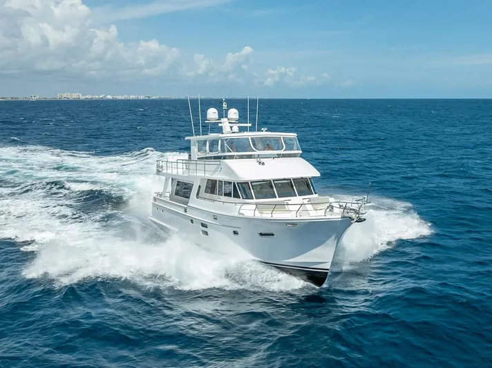 Sunny Seajay Yacht Photos Pics Luxury yacht Hampton 658l Endurance 2022 cruising on open sea under clear blue sky.