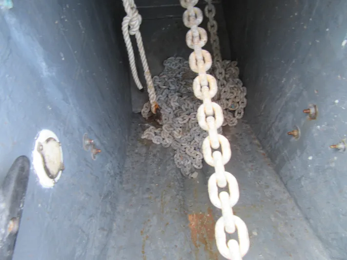 Africa 3 Yacht Photos Pics Anchor chain and rope in Africat Marine 420, 2008 model.