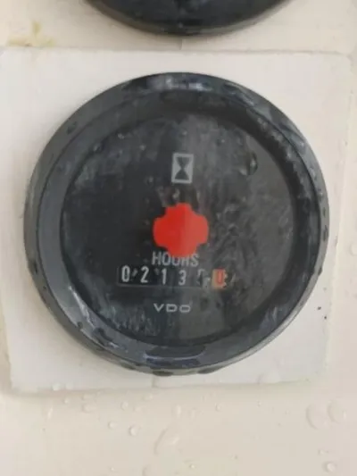 Titan 46 Yacht Photos Pics Hour meter on Leopard 46, 2011 model, showing 2113 hours.