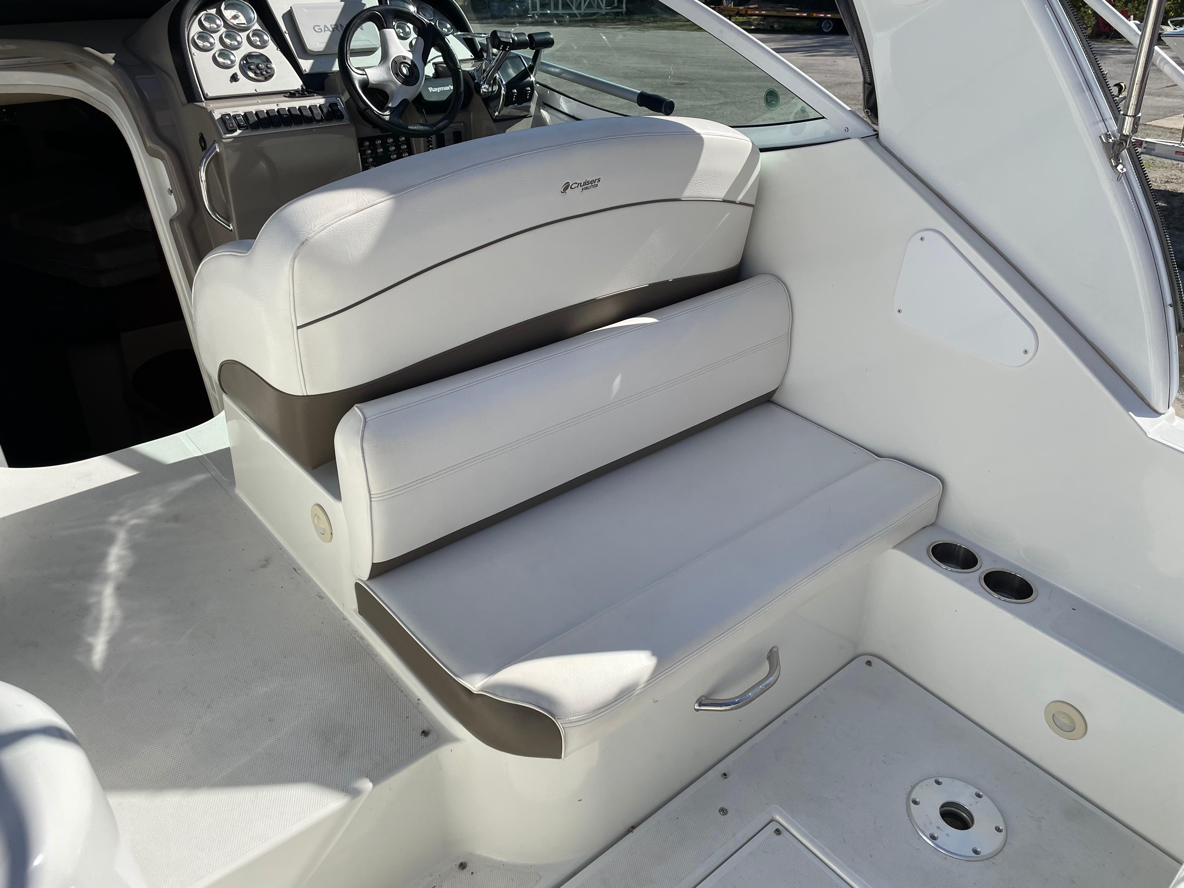 2008 Cruisers Yachts 300 CXi Express Cruiser for sale - YachtWorld