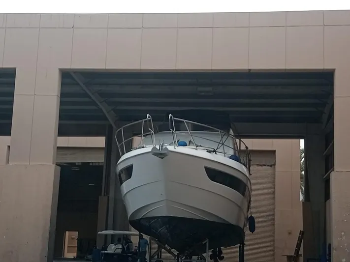 Sadeen Yacht Photos Pics Galeon 550 Fly 2016 yacht in a large indoor facility.