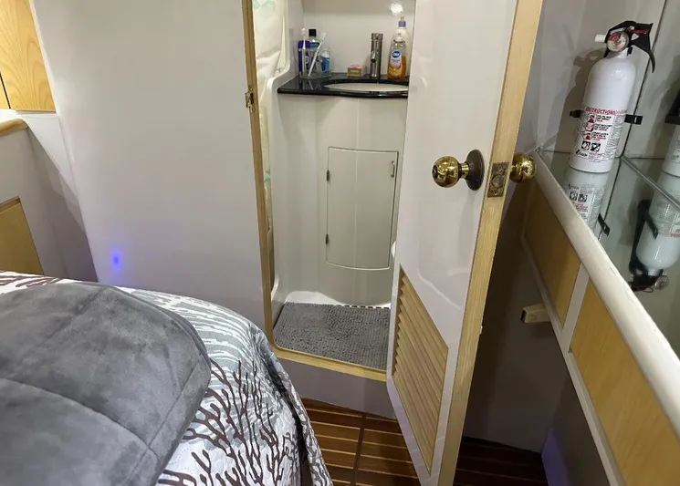  Yacht Photos Pics Interior of 1994 President 445 Sundeck yacht, featuring a cozy cabin and bathroom.