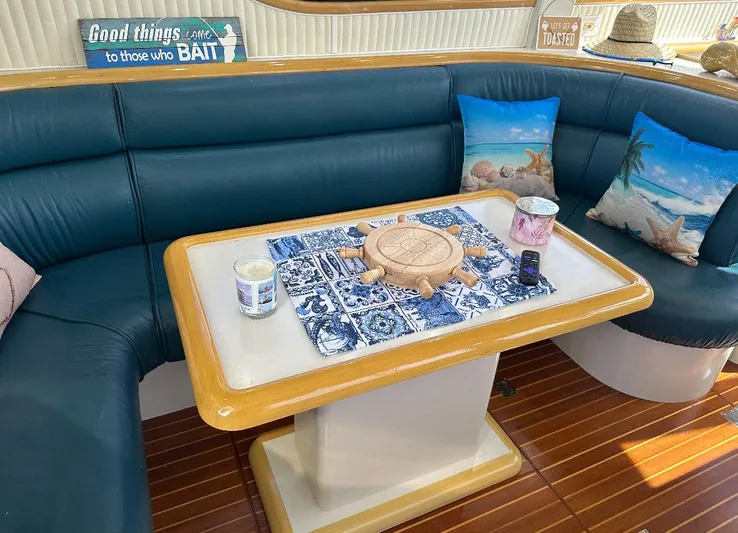  Yacht Photos Pics Cozy seating area on 1994 President 445 Sundeck yacht with nautical decor and wooden flooring.