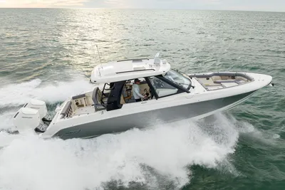 Boston Whaler 380 Realm