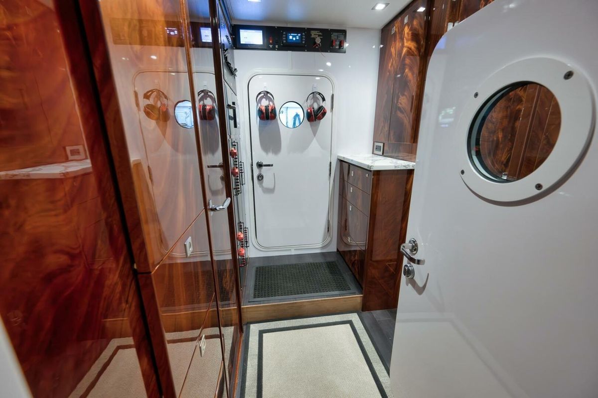 2025 Viking 90 