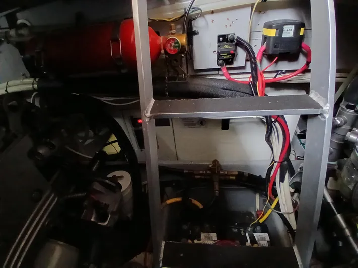 Blind Squirel Yacht Photos Pics Engine room of 2006 Silverton 35 Motor Yacht with wiring and equipment.