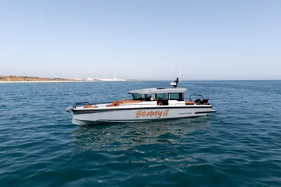 2023 Axopar 37XC CROSS CABIN
