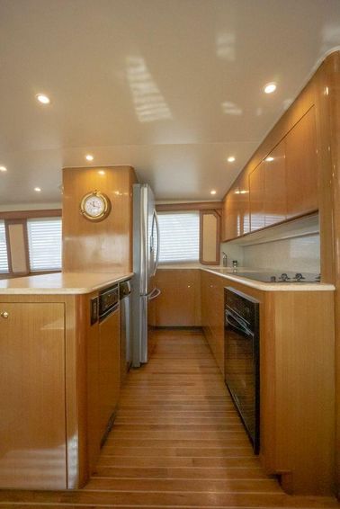 2003-65-viking-65-convertible-enclosed-bridge