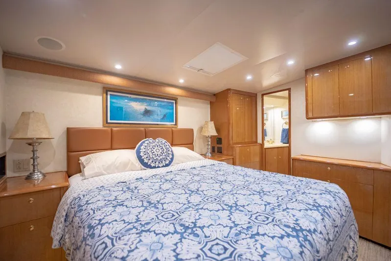 Killin Time Yacht Photos Pics Luxurious bedroom interior of 2003 Viking 65 Convertible Enclosed Bridge yacht.