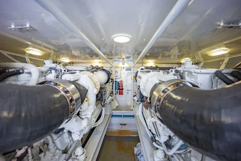 Killin Time Yacht Photos Pics 