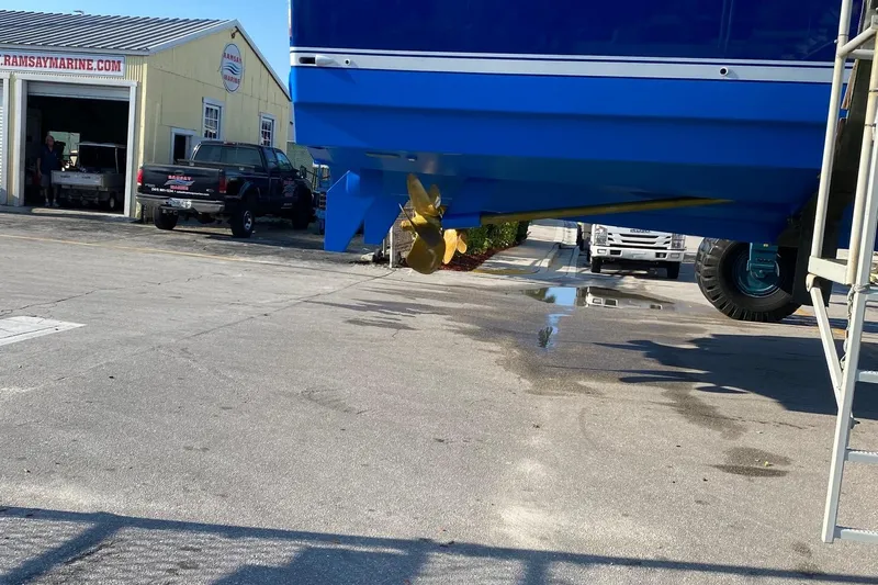 Killin Time Yacht Photos Pics 