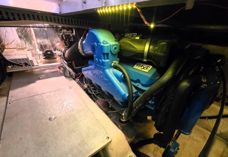 Hook & Ladder Yacht Photos Pics 