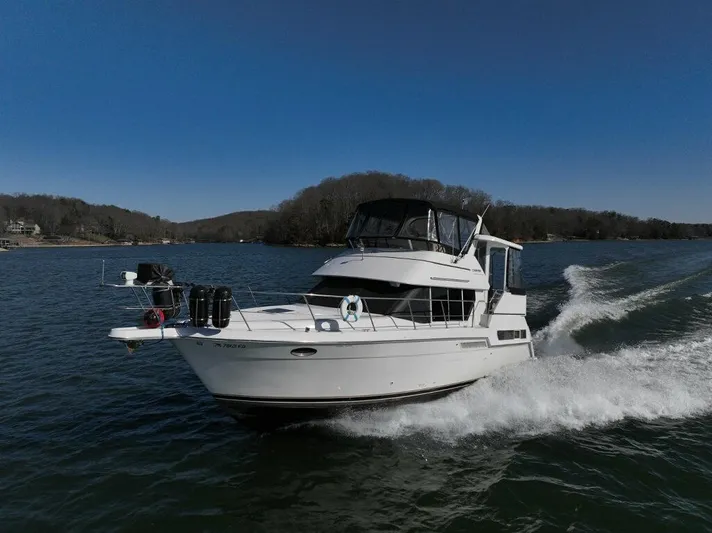 Hook & Ladder Yacht Photos Pics 