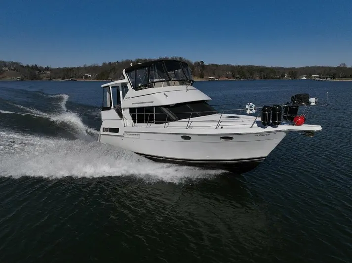 Hook & Ladder Yacht Photos Pics 