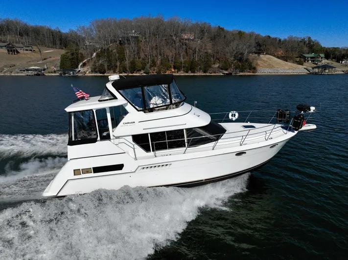 Hook & Ladder Yacht Photos Pics 