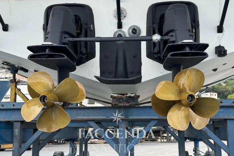  Yacht Photos Pics 2008 Cranchi Zaffiro 36 boat propellers on display at Faccenda Nautica.