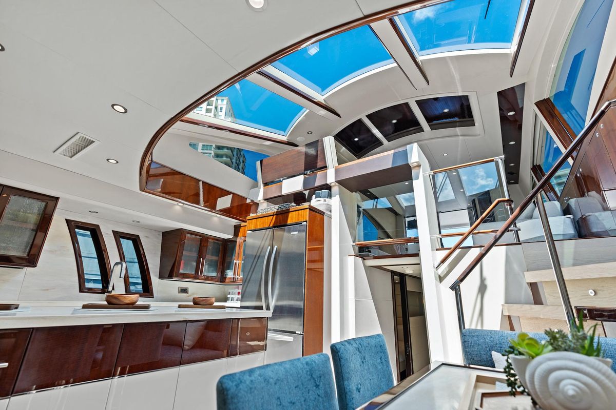 2010 Lazzara 78 